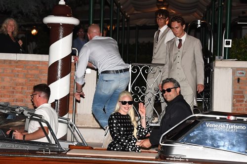 H Lady Gaga έφτασε στη Βενετία ανανεωμένη και πολύ ερωτευμένη
