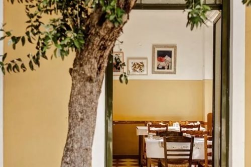 7 στάσεις στην Τρώων, έναν 