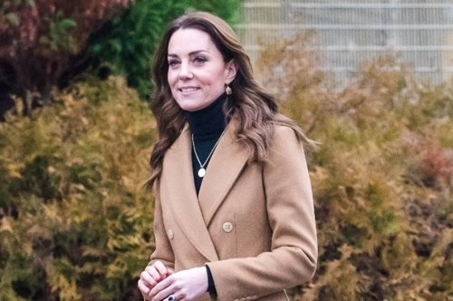 Γιατί αξίζει να αποκτήσετε ένα καμηλό παλτό όπως αυτό της Kέιτ Μίντλετον