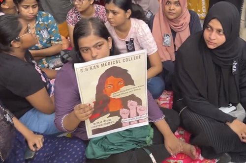 Ινδία: Γυναίκα γιατρός βιάστηκε και δολοφονήθηκε στο νοσοκομείο που εργαζόταν