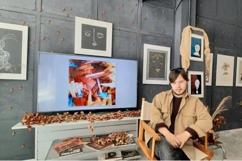 Αλέξανδρος Χάτσιος: Ο 27χρονος καλλιτέχνης με σύνδρομο Down από την Κοζάνη παρουσιάζει την πρώτη του έκθεση