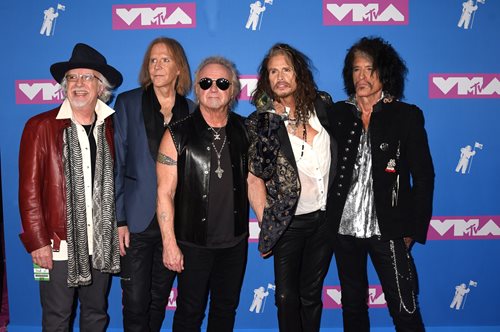 Οι Aerosmith δωρίζουν στον Ερυθρό Σταυρό δύο νέα οχήματα μετά τους καταστροφικούς τυφώνες