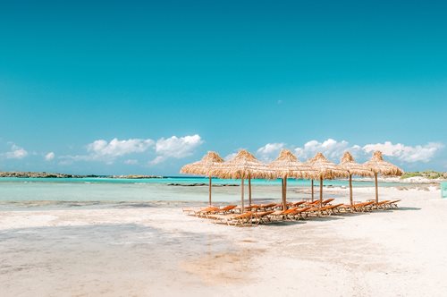 Καλοκαιρινό όνειρο:  Άγνωστη ελληνική παραλία με νερά πισίνας μοιάζει βγαλμένη από την Καραϊβική