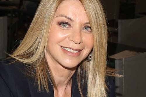 Έλλη Στάη: Φόρεσε το δερμάτινο chic παλτό που ταιριάζει κυριολεκτικά με όλα