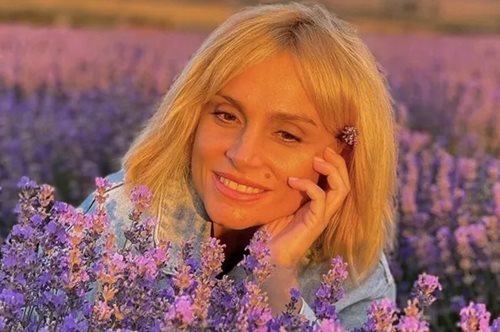 Στην παραλία, δίχως ίχνος μακιγιάζ: Η Ελεωνόρα Ζουγανέλη στην πιο ξέγνοιαστη φωτογραφία της