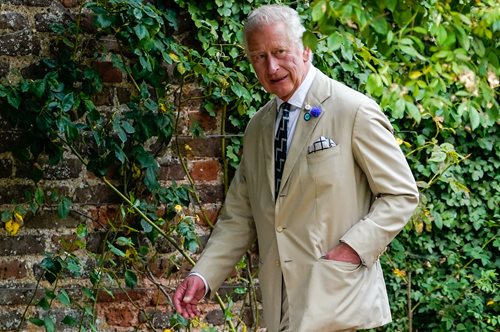 Ο πρίγκιπας Κάρολος λανσάρει το δικό του άρωμα