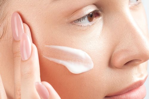 Αυτή είναι η 1η πατενταρισμένη φόρμουλα εξωσωμάτων στην Ελλάδα που κάνει επανάσταση στην αντιγήρανση & έρχεται από τη Dr. Villy Skincare