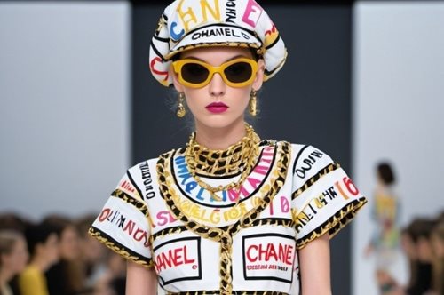 Chanel: Πώς θα ήταν οι συλλογές ρούχων του οίκου, αν τις σχεδίαζε η τεχνητή νοημοσύνη;