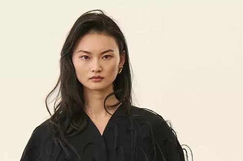 Η πανεύκολη DIY συνταγή για τους μαύρους κύκλους που θα σου χαρίσει το πιο ξεκούραστο βλέμμα