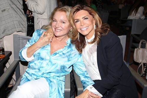 Μιμή Ντενίση: Πάντα υπέρκομψη δίπλα σε αγαπημένους φίλους