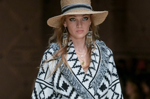 Deep Night | Tα must have αξεσουάρ της σεζόν στη νέα συλλογή της Elisabetta Franchi