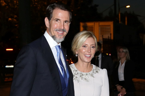 Mαρί Σαντάλ: Φωτογραφίζεται μαζί με τα παιδιά της λίγο πριν από την ολική έκλειψη ηλίου