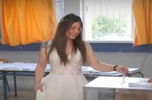 Πήγε να ψηφίσει με το νυφικό