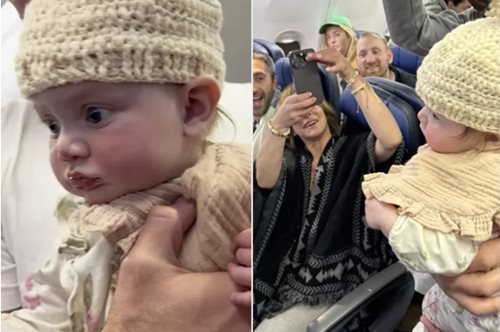 Η καλοσύνη θα νικήσει: Επιβάτης πλέκει σκουφάκι για το μωρό του ζευγαριού που καθόταν δίπλα της