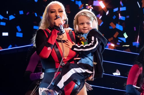 Κριστίνα Αγκιλέρα: Το νέο videoclip της στέλνει ένα υπέροχο μήνυμα για τα social media στα έφηβα κορίτσια