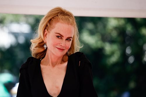 1997: Το πρασινοκίτρινο φόρεμα του Galliano για τη Νικόλ Κίντμαν σηματοδότησε την έναρξη του Red Carpet