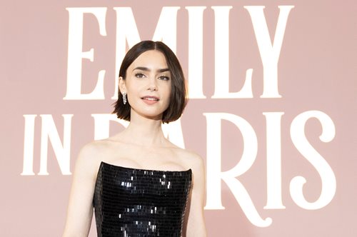 Emily in Paris: Η Λίλι Κόλινς σε παιδική ηλικία με κατάξανθα μαλλιά