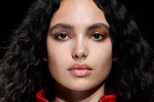 Αφυδατωμένα, ξηρά χείλη από το κρύο; Με αυτά τα lip balms θα δεις αμέσως διαφορά