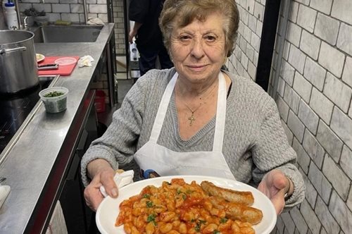 Enoteca Maria: Το εστατόριο στη Νέα Υόρκη πουέχει για σεφ μόνο γιαγιάδες