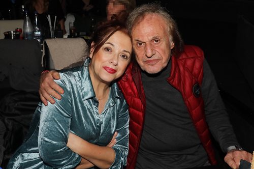 Ελένη Ράντου: Η τρυφερή αγκαλιά με τον Βασίλη Παπακωνσταντίνου λίγο πριν από τη μεγάλη συναυλία στο Καλλιμάρμαρο