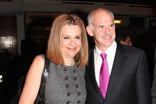 35 χρόνια πριν: Η Άντα Παπανδρέου νύφη με δαντελένιο νυφικό