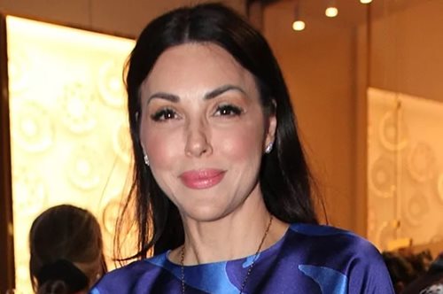 Η εκκεντρική εμφάνιση της Σίσσυς Φειδά: Το ιδιαίτερο blazer και τα 