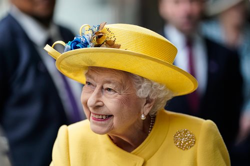 Η θεαματική απεικόνιση της βασίλισσας Ελισάβετ στο Στόουνχετζ