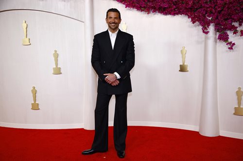 Μπράντλεϊ Κούπερ: Για ακόμη μία φορά συνοδευόταν στα Όσκαρ από τη μαμά του