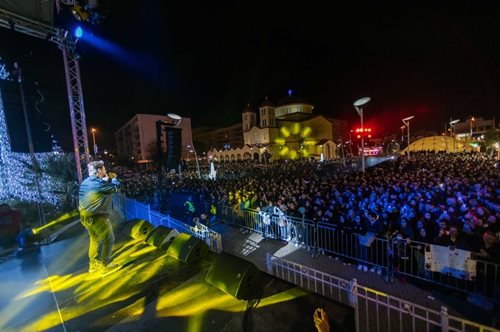 Βούλιαξε από κόσμο το Περιστέρι  στη Χριστουγεννιάτικη συναυλία με τον μοναδικό Πάνο Κιάμο