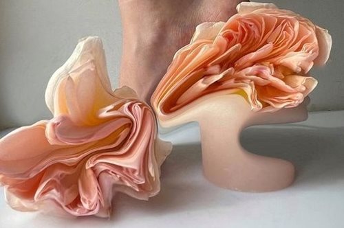 Elizaveta Litovka:Τα γλυπτά υποδήματά της είναι φτιαγμένα από Lego, φυτά και ροδοπέταλα