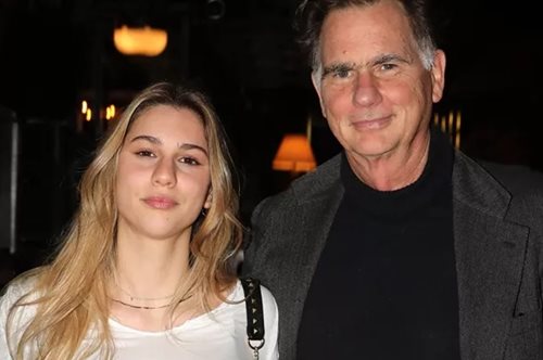 Kι όμως! Στο MadWalk 2022 συμμετείχε η καλλονή εγγονή του Ανδρέα Παναδρέου, Φαίδρα