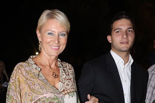 H Νατάσα Παζαΐτη έχει τον πιο κομψό συνοδό στο Ηρώδειο