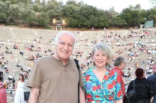 Έλενα Ακρίτα: Η 69χρονη δημοσιογράφος πιο δροσερή από ποτέ