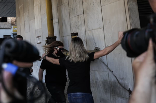 Ασφυκτική πίεση στη Δήμητρα Πισπιρίγκου για το βράδυ που πέθανε η Ίριδα - Κατάθεση 10 ωρών και αντιφάσεις