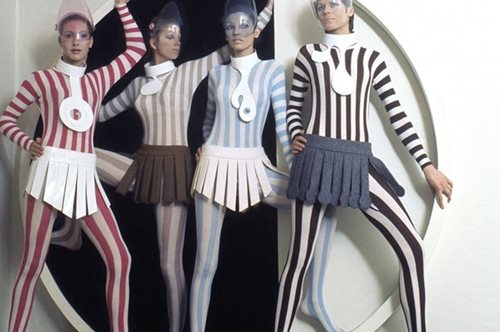 Ο οίκος Cardin δημιούργησε διαστημικές στολές προς τιμήν του Pierre Cardin