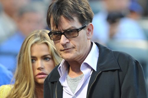 Έτοιμη να πουλήσει αισθησιακές φωτογραφίες στο OnlyFans δηλώνει η κόρη του Τσάρλι Σιν