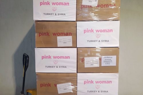 O Όμιλος Intrafashion προσφέρει ρούχα στους σεισμόπληκτους της Τουρκίας και της Συρίας