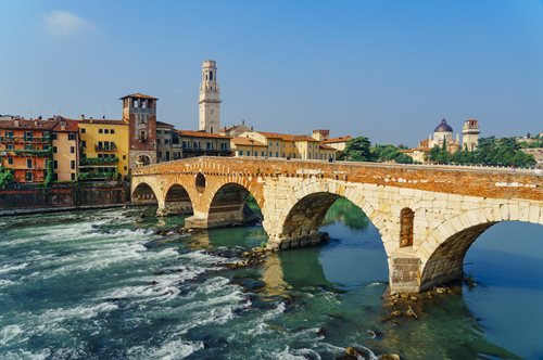 Απόδραση τον Μάη στην Ιταλία: Πέντε λόγοι για να επισκεφθείς τη ρομαντική Βερόνα