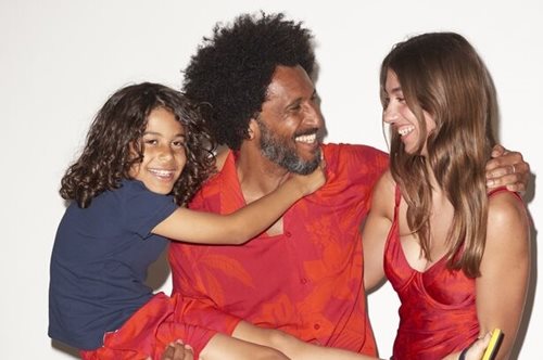 Η Vilebrequin αφηγείται μια καλοκαιρινή ιστορία για δύο γενιές