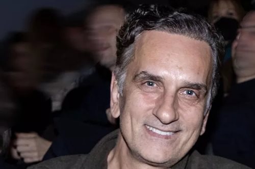 Ο Νίκος Ψαρράς σε μία σπάνια δημόσια εμφάνιση με τη σύζυγό του, Έλενα Καρακούλη