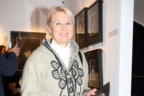 Σπάνια εμφάνιση για τη Νατάσα Παζαΐτη – Το ιδιαίτερο print που επέλεξε