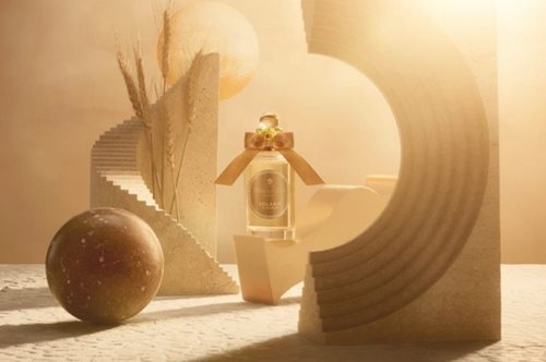 Τα νέα, πολυτελή αρώματα της άνοιξης μυρίζουν απόλυτη φρεσκάδα