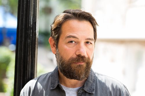 Αλέξανδρος Λογοθέτης: Ξανασυστήνεται πριν την πρεμιέρα της νέας σειράς 