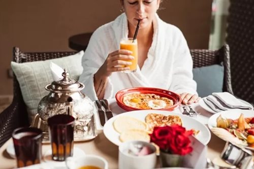 Οι τροφές που πρέπει να βάλεις στο πρωινό γεύμα για υγιές και λαμπερό δέρμα