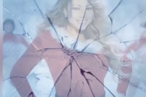 Η Βασίλισσα των Χριστουγέννων Μαράια Κάρεϊ βγαίνει από τη κατάψυξη και... ξεπαγώνει