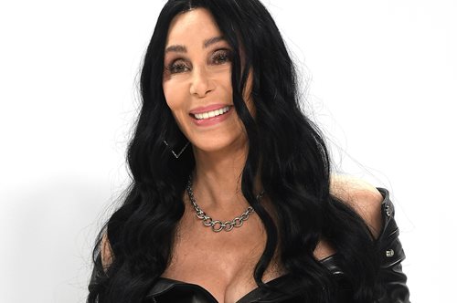 Η Cher ανέβασε μια σέξυ φωτογραφία του 36χρονου συντρόφου της και αποκαλύπτει τι θαυμάζει σ’ αυτόν