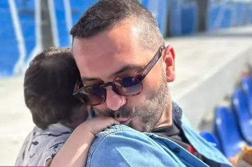 Λεωνίδας Κουτσόπουλος: Νυχτοπερπατήματα με τον γιο του στη Σχοινούσα