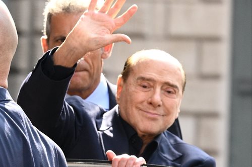 Σίλβιο Μπερλουσκόνι: Άφησε 100.000.000€ στην 33χρονη σύντροφό του, Μάρτα