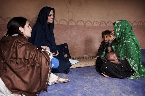 Αντζελίνα Τζολί: Στην πρώτη γραμμή της ανθρωπιστικής βοήθειας για τους πληγέντες των πλημμυρών στο Πακιστάν