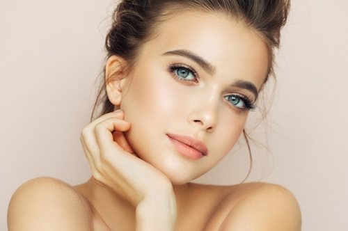 Αυτό είναι το καλύτερο liquid foundation για λιπαρές επιδερμίδες - και όχι μόνο